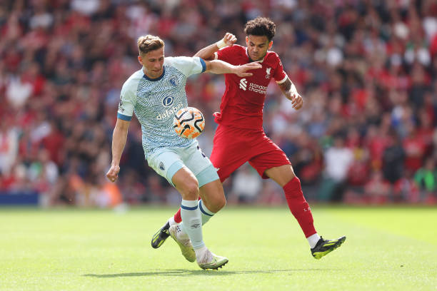 几乎凭一己 几乎凭一己